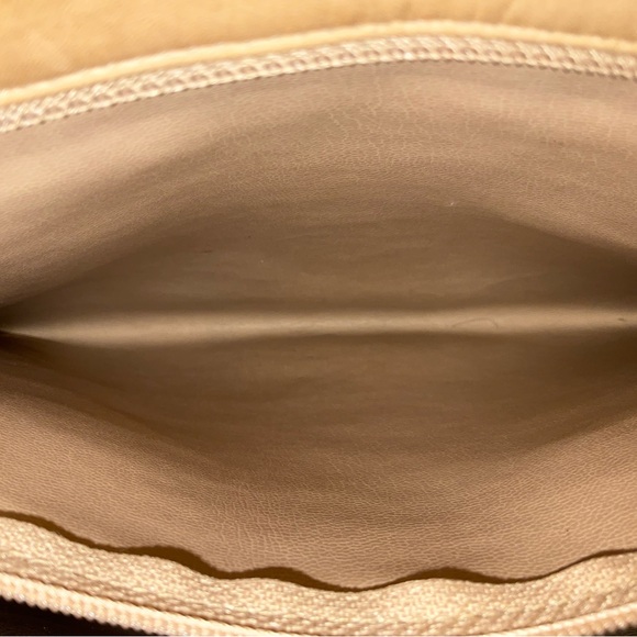 CHANEL Beautiful Quilted Vintage Tote Chain-Leather straps Tan Gold Bag Charm - Picture 11 of 13